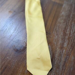 Roundtree & Yorke Classic Yellow Tie